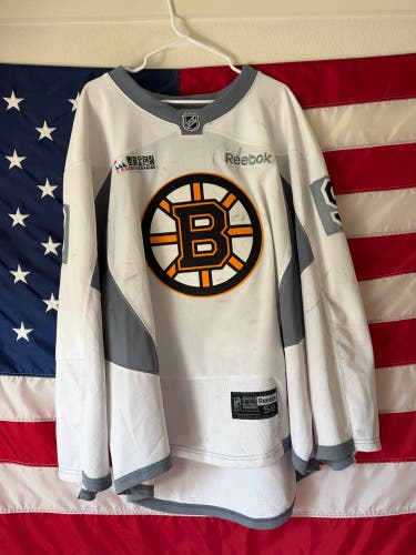 Boston Bruins White Goalie Cut Men's Reebok Jersey (Used)
