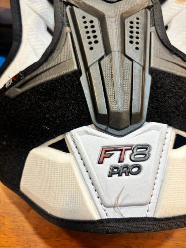 Medium Junior CCM Jetspeed FT8 Pro Shoulder Pads (Used)