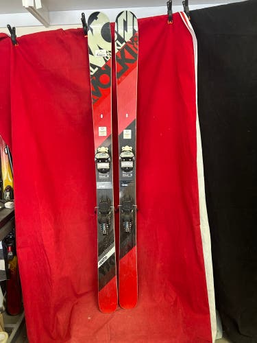 Skis: Volkl mantra 170cm skis,
Bindings: Marker griffon
Size Range: 296-324mm