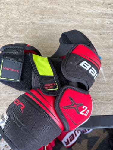 Senior Medium Bauer Vapor X2.9 Elbow Pads (New)