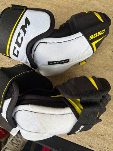 Senior Large CCM Tacks 9060 Elbow Pads (New)