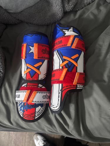 Puerto Rico Absolutely Ridiculous Gear, elbow and leg (barely used )