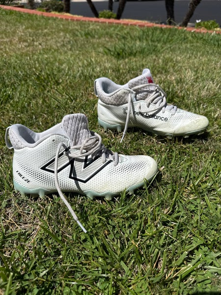 White Unisex Size M 5.5 (W 6.5) Youth New Balance Freeze Mid Top Molded Cleats (Used)