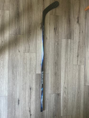 Senior Bauer Vapor Flylite Right Handed Hockey Stick P92 77 Flex (Used)