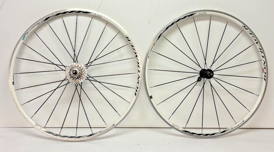 Bontrager Race 10-Speed 24/20-Bladed Spoke Aluminum 700C Road Wheelset White