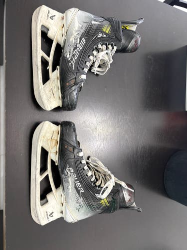 White 2023 Bauer Vapor Hyperlite 2 Hockey Skates Regular Width Size 6.5 (Used)
