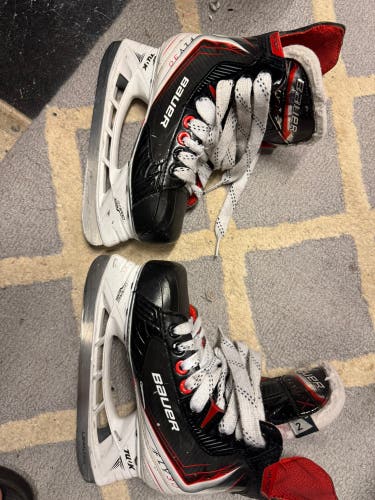 2025 Bauer Vapor Fly30 Hockey Skates Regular Width Size 2 (Used)