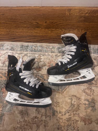 Bauer Supreme M5 Pro Hockey Skates Regular Width Size 4.5 (Used)
