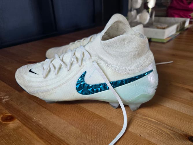 White Men's Size M 8.5 (W 9.5) Nike Phantom Luna Elite Cleats (Used)