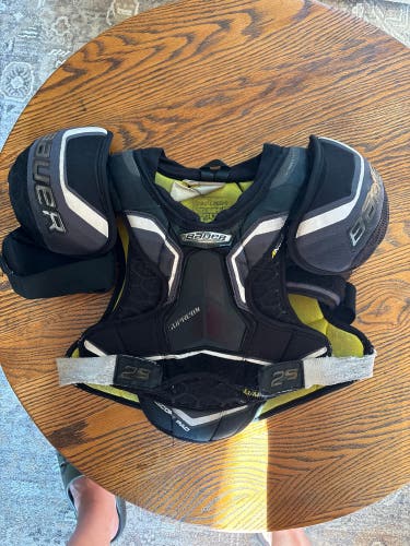 Medium Junior Bauer Supreme 2S Shoulder Pads (Used)