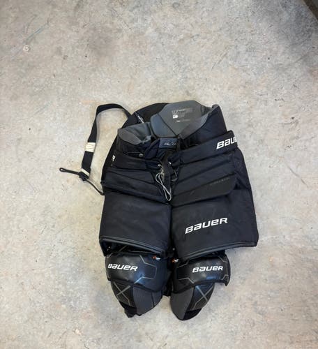 Senior Medium Bauer Elite Hockey Goalie Pants (Used)