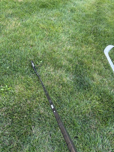 Junior Bauer Vapor Hyperlite 2 Left Hand Hockey Stick P28 50 Flex (Used)