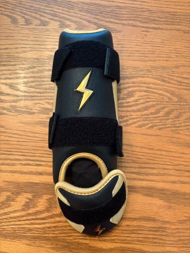 Black Junior Shin Guards (Used)