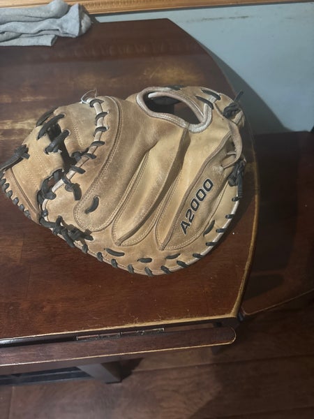 Wilson A2000 RH Catcher's Baseball Glove 33" (Used)