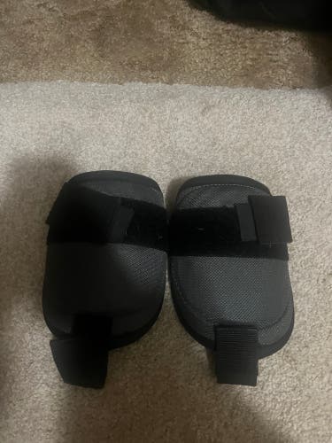 Small / Medium Youth Arm Pads (Used)