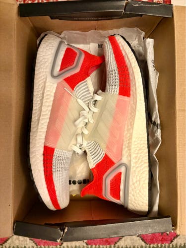 Men's Size M 9.5 (W 10.5) Adult Adidas Ultraboost Shoes (New)
