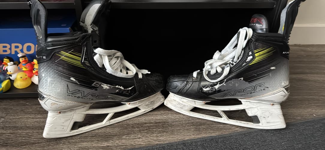 2023 Bauer Vapor Hyperlite 2 Hockey Skates 10 (Used)