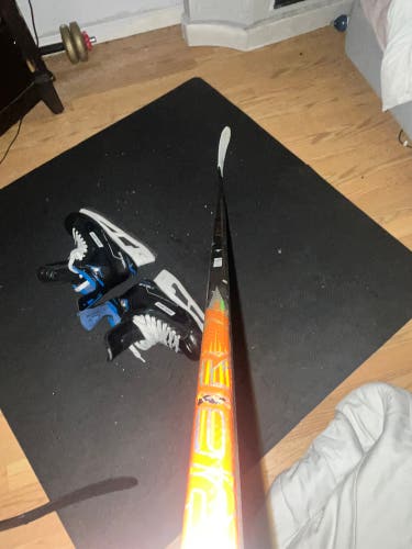 Senior Bauer Vapor Flylite Left Hand Hockey Stick P28 77 Flex Pro Stock (Used)