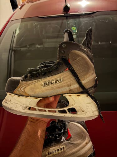 2013 Bauer Vapor X40 Hockey Skates Regular Width 10.5 (Used)