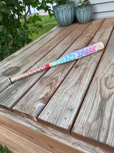 Girls Softball Bat ( T-ball ) 2022 Rip It Spark Alloy Bat (-12) 14 oz 26" (Used)
