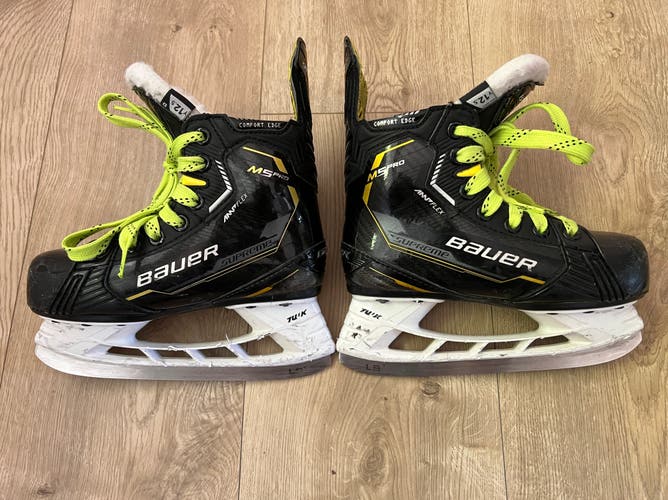 2022 Bauer Supreme M5 Pro Hockey Skates Regular Width 12.5 (Used)