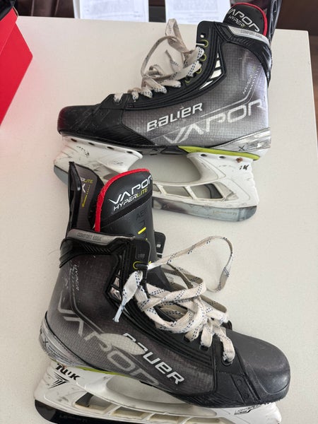 2021 Bauer Vapor Hyperlite Hockey Skates Regular Width 8.5 (Used)