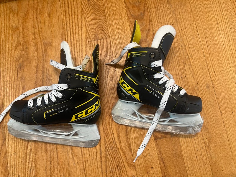 CCM Super Tacks Hockey Skates 10 (Used)