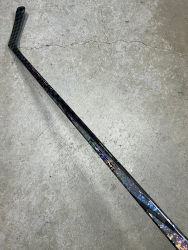 87 Flex Pro Kane Curve Senior Bauer Twitch Right Hand Hockey Stick Pro Stock NHL (New)