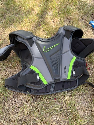 Medium Youth Nike Vapor Shoulder Pads (Used)