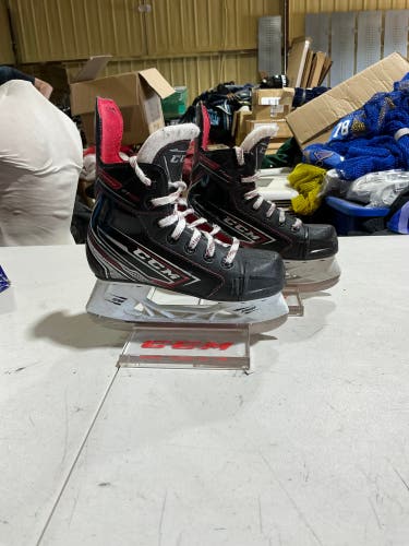 Youth CCM JetSpeed FT480 Hockey Skates Regular Width 12 (Used)
