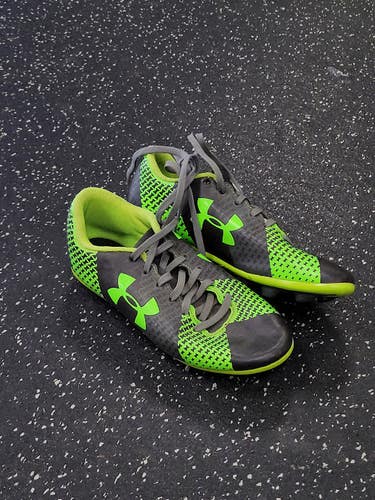 Used Under Armour FORCE Soccer Cleats Black Junior 01.5 11849-S000041751