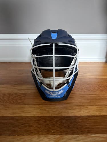 Cascade S Lacrosse Helmet Navy Blue White Adult OSFM (
Used)