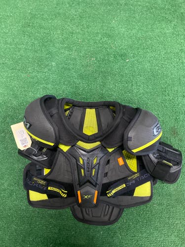 Medium Junior CCM XF Shoulder Pads (Used)