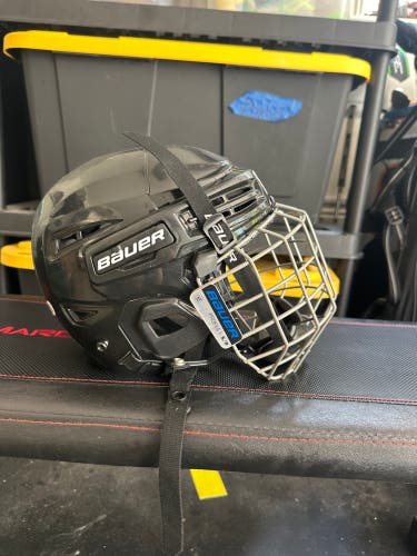 Youth Hockey Bauer IMS 5.0 Helmet (Used) - missing one snap