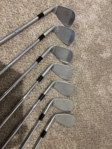 2017 TaylorMade P-790 Right Handed Iron Set Regular Flex (Used)