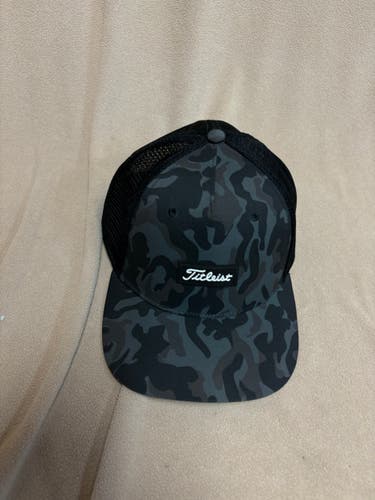 Black Camo Adult XL/XXL Unisex Titleist Hat (Used)