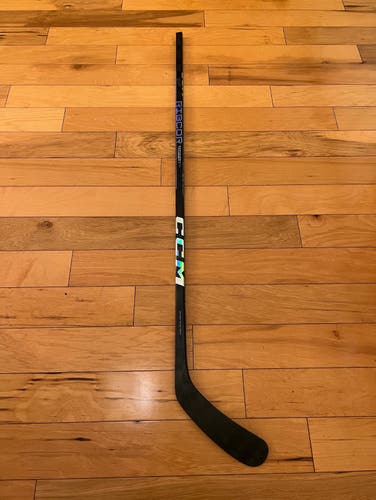 Senior CCM Ribcor Trigger 7 Pro Right Handed Hockey Stick P29 75 Flex (New) (Wrapped)