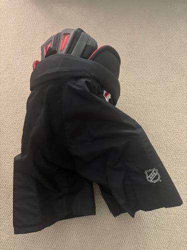 Men's Senior Large CCM HP45 Hockey Pants (Used)