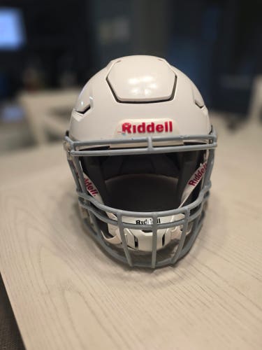 Adult Extra Large Riddell SpeedFlex Helmet (Used)