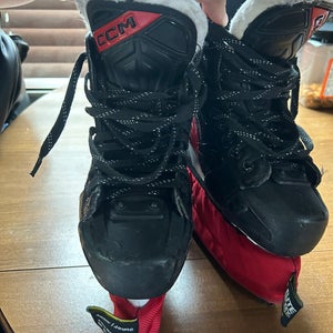 2023 CCM JetSpeed FT670 Hockey Skates Regular Width Size 3 (Used)