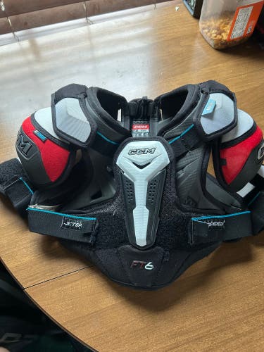 Medium Junior CCM JetSpeed FT6 Shoulder Pads (Used)