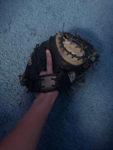 2023 Wilson A2000 RH Catcher's Baseball Glove 34" (Used)