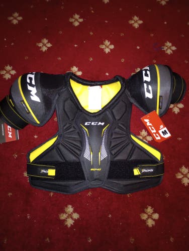 Medium Junior CCM Tacks 9040 Shoulder Pads (New)