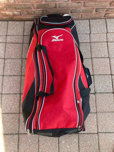 Mizuno Wheeled Catcher's Bag | 36"x16"x14"