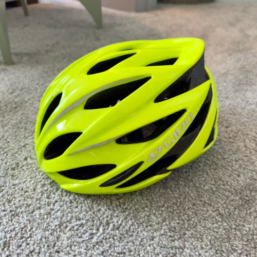Giro Savant Bike Helmet - Lime Green - LARGE - Great Condition