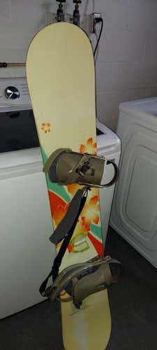 Women's Burton Sterling Snowboard With Bindings 149 cm (Used)