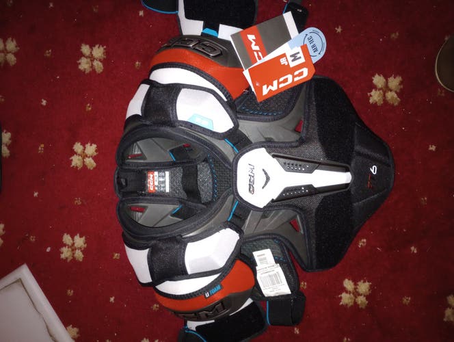 Medium Junior CCM JetSpeed FT6 Shoulder Pads (New)