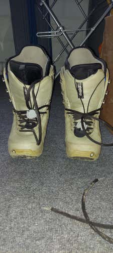 Size M 7.0 (W 8.0) Burton Snowboard Boots (Used)
