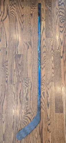Junior CCM Vizion Right Handed Hockey Stick P29+1/4 40 Flex (Used)