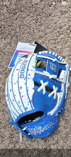 2025 Wilson RH throw Infield A2000 Softball Glove 12" (New)